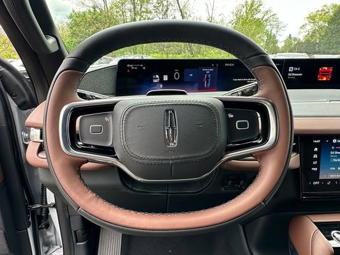 New 2026 Lincoln Navigator L Reserve AWD/4WD image 9