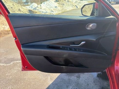 Used 2021 Hyundai Elantra SEL image 14