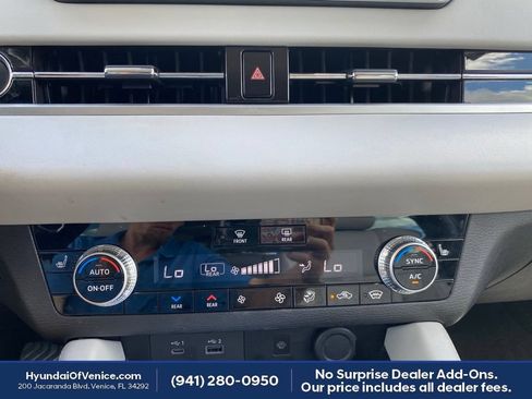 Used 2023 Mitsubishi Outlander SEL AWD/4WD image 14