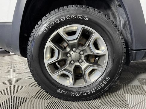 Used 2019 Jeep Cherokee Trailhawk w/ Cold Weather Group AWD/4WD image 43