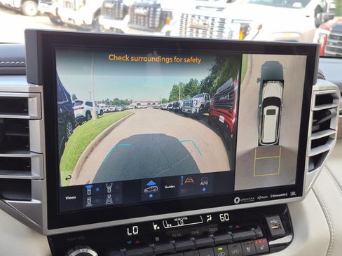 Used 2024 Toyota Sequoia Capstone AWD/4WD image 31
