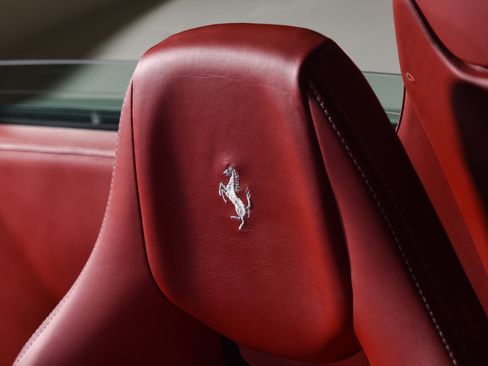 Used 2013 Ferrari 458 Spider image 35