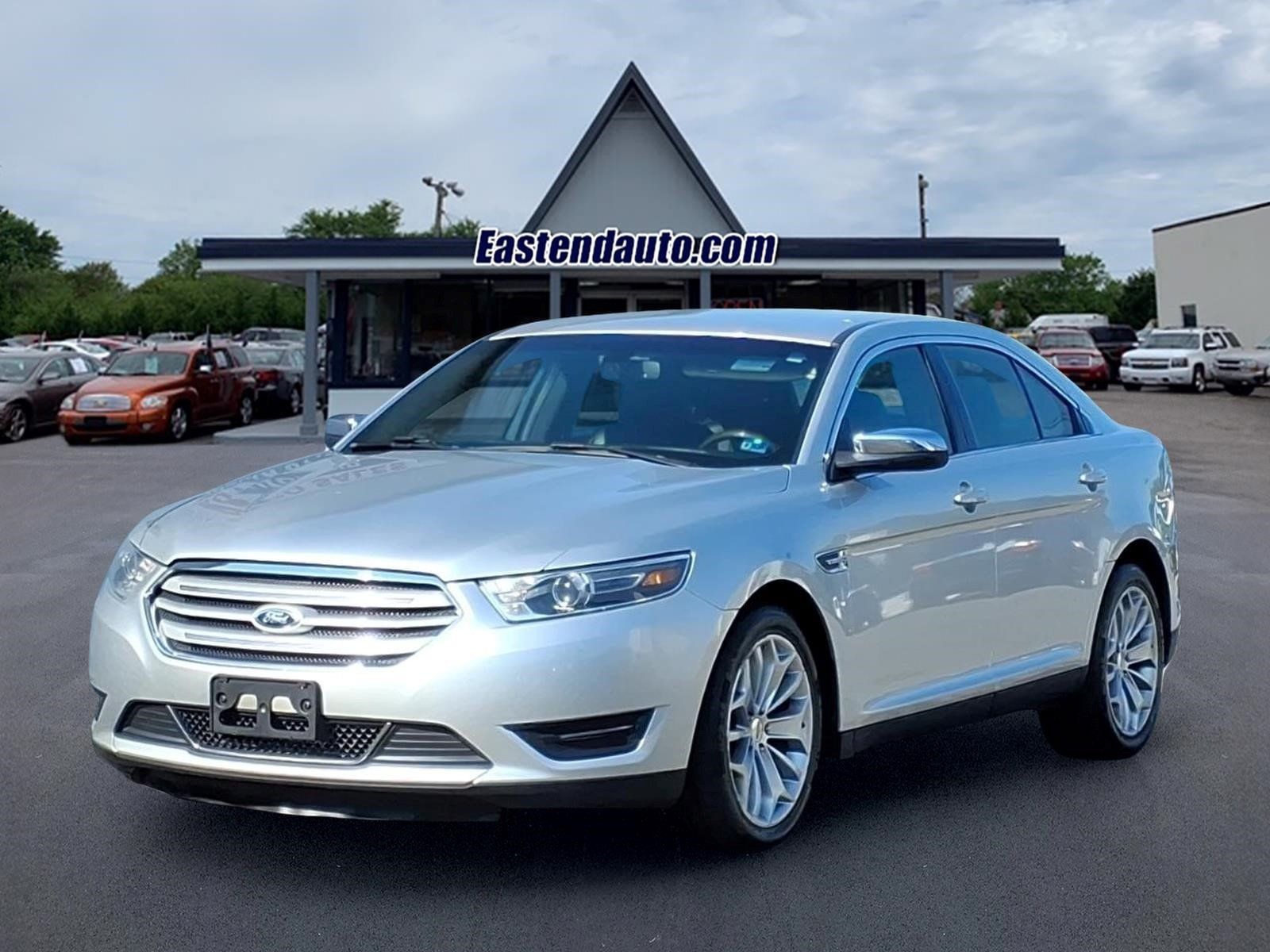 Used 2015 Ford Taurus Limited FWD image 1