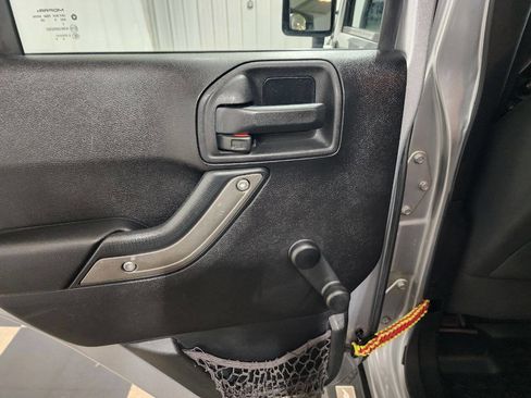 Used 2015 Jeep Wrangler Unlimited Sport w/ Connectivity Group image 14