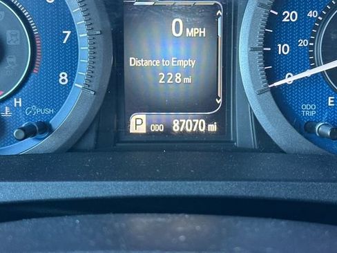 Used 2020 Toyota Sienna LE w/ Carpet Mat Package image 28