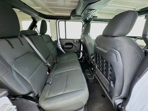 Used 2022 Jeep Wrangler Unlimited Rubicon 4xe AWD/4WD image 19