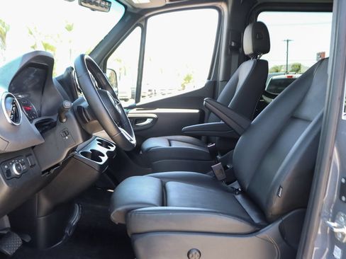 Used 2025 Mercedes-Benz Sprinter 2500 image 22