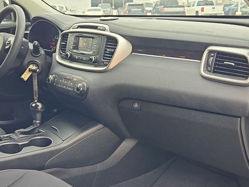 Used 2017 Kia Sorento LX image 20