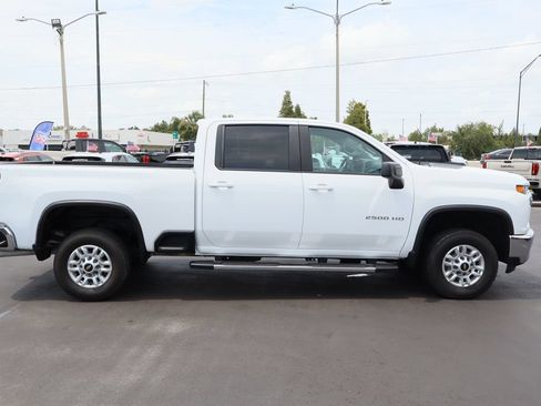 Used 2022 Chevrolet Silverado 2500 LT AWD/4WD image 10