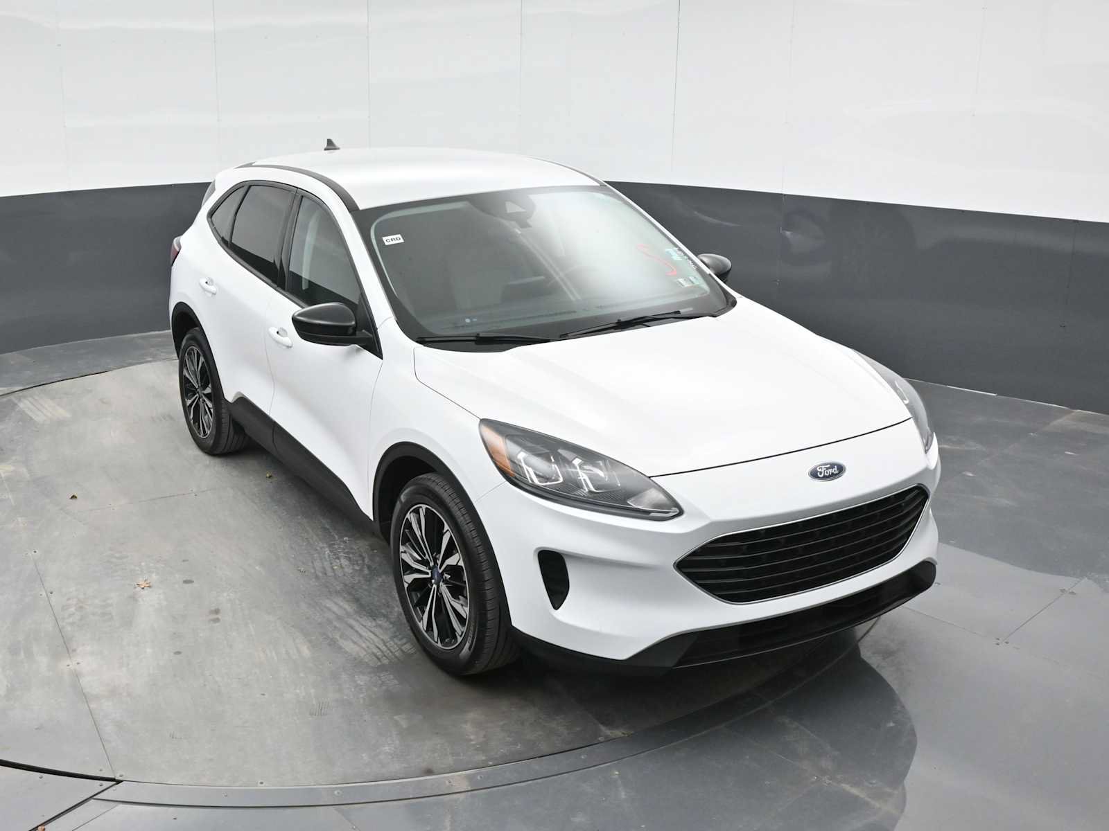 Used 2021 Ford Escape SE w/ SE Sport Appearance Package AWD/4WD image 17