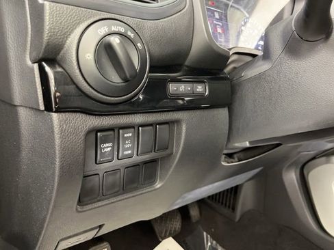 Used 2022 Nissan Titan SV w/ SV Convenience Package AWD/4WD image 31