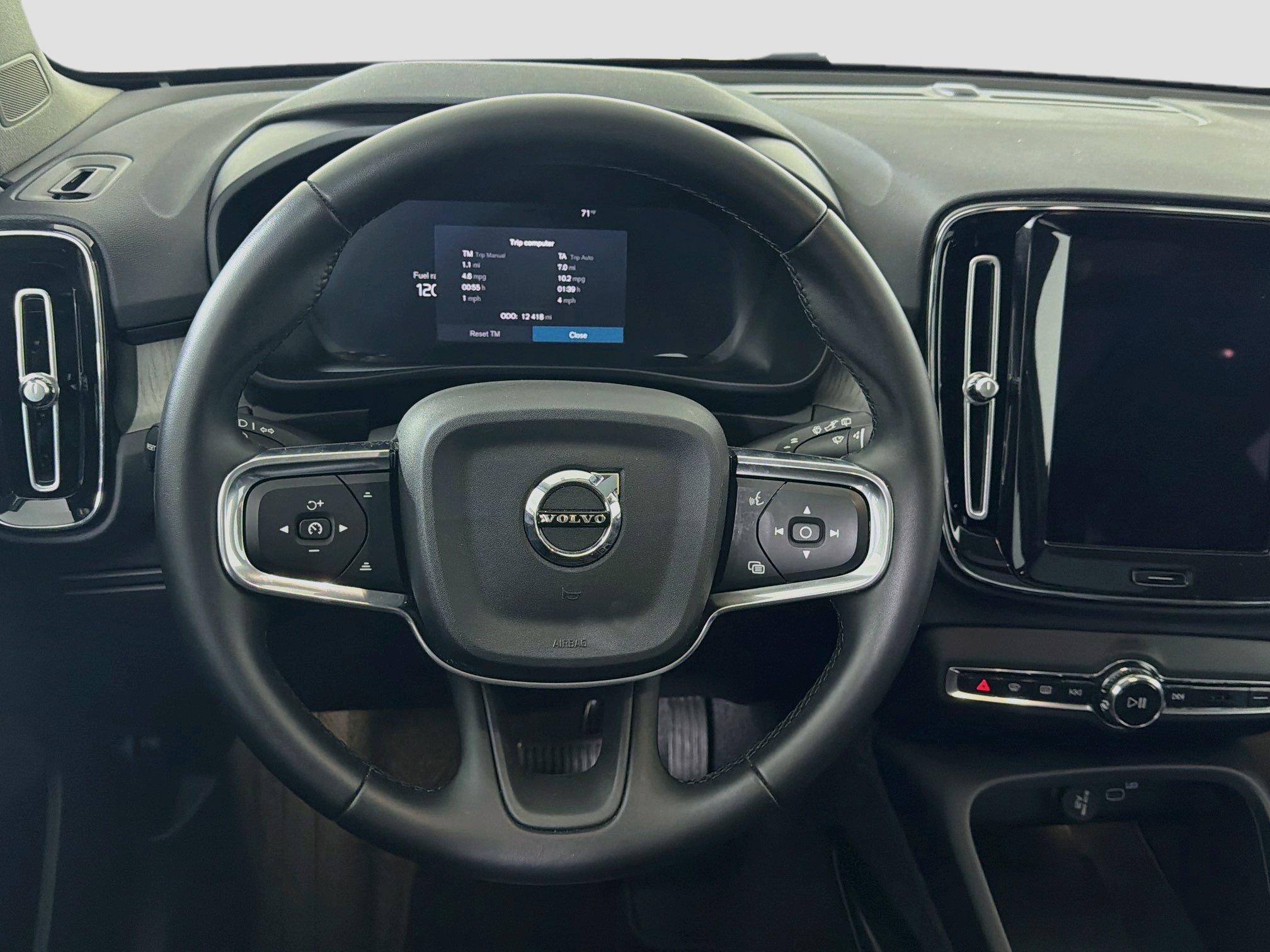 Used 2026 Volvo XC40 B5 Plus AWD/4WD image 17