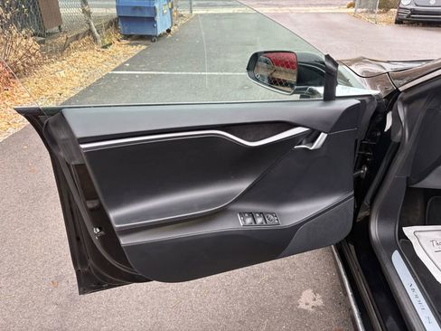 Used 2019 Tesla Model S Standard Range image 11