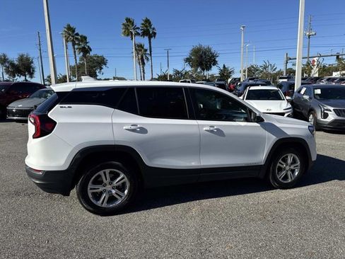 Used 2024 GMC Terrain SLE image 2