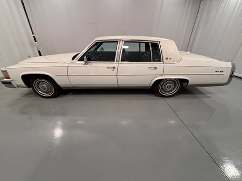 Used 1987 Cadillac Brougham RWD image 8