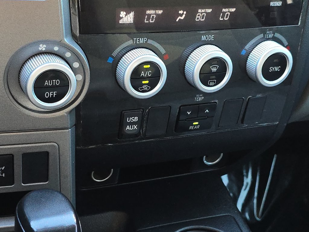 Used 2014 Toyota Sequoia SR5 AWD/4WD image 31
