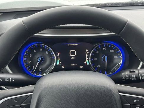 Used 2024 Chrysler Pacifica Touring-L image 28