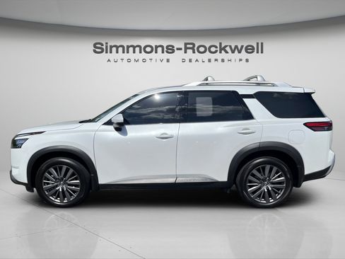 Used 2025 Nissan Pathfinder SL w/ SL Premium Package AWD/4WD image 2