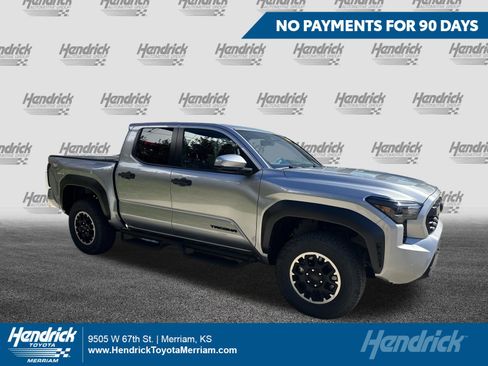 Certified 2025 Toyota Tacoma TRD Off-Road AWD/4WD image 1