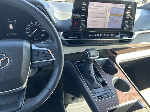 Used 2023 Toyota Sienna XLE image 20