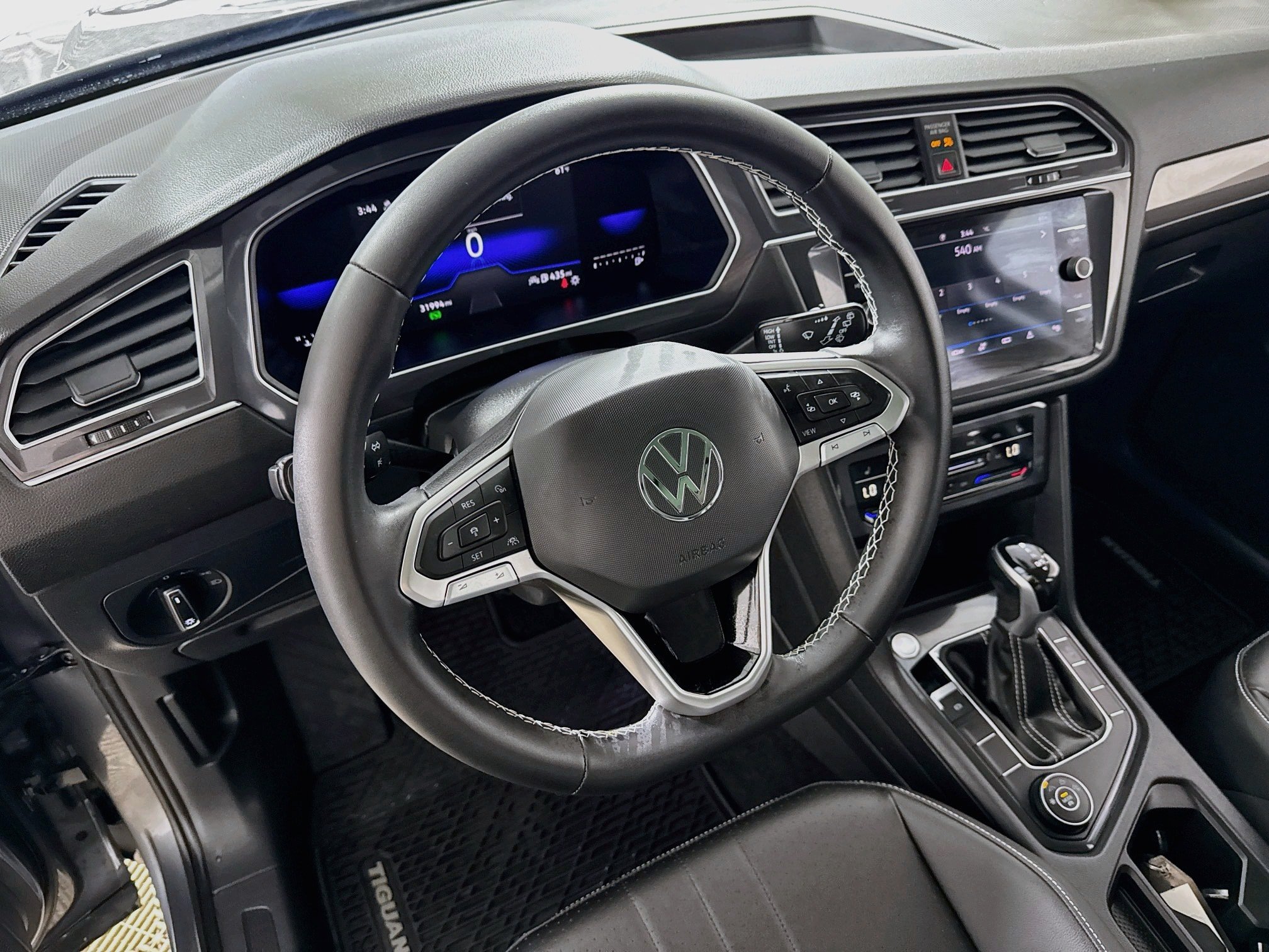 Used 2023 Volkswagen Tiguan SE w/ Panoramic Sunroof Package AWD/4WD image 24