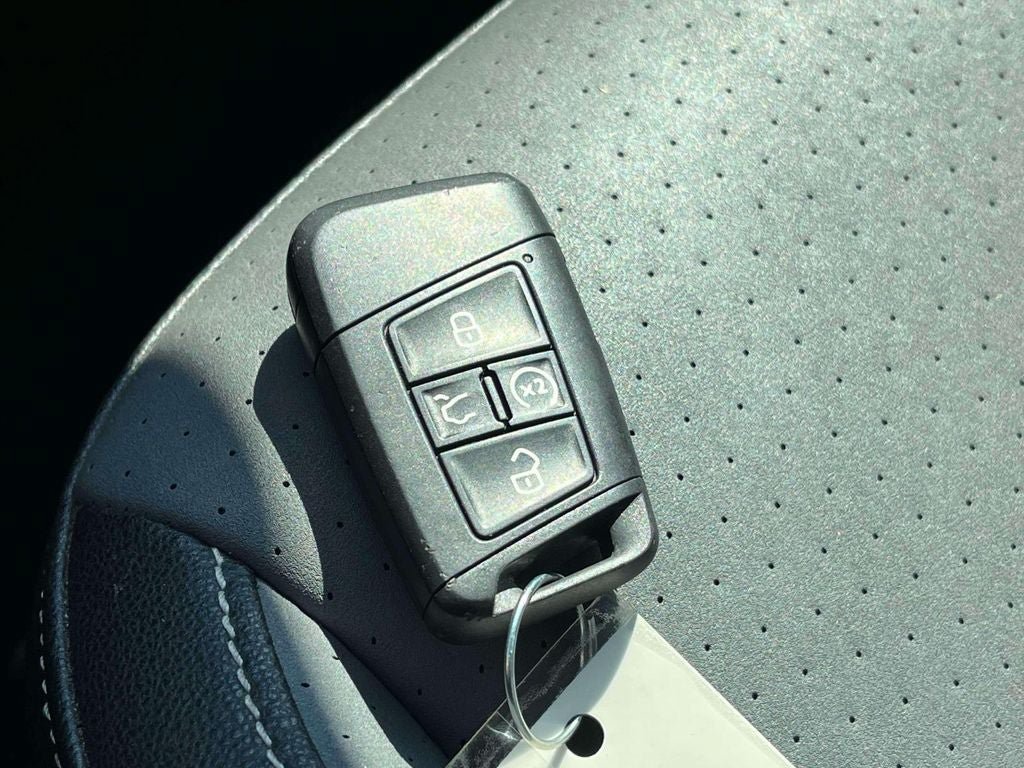 Used 2025 Volkswagen Jetta SE FWD image 37