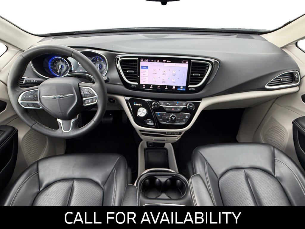 Used 2023 Chrysler Pacifica Touring-L FWD image 12