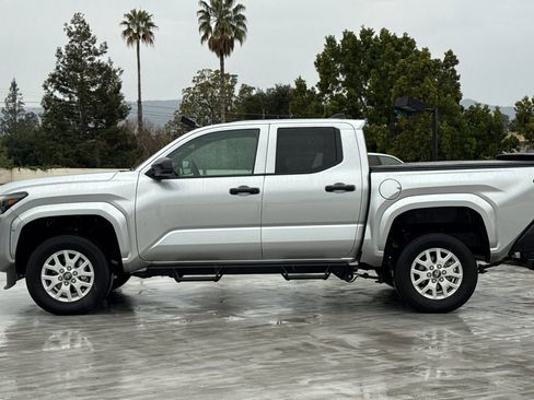 Used 2025 Toyota Tacoma SR image 6