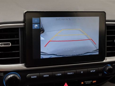 Used 2025 Hyundai Venue SEL FWD image 16