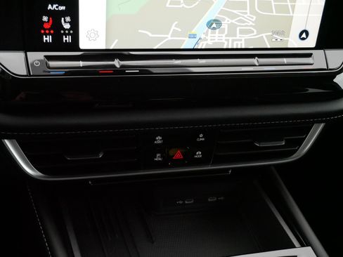 Certified 2025 Volkswagen Atlas SEL Premium R-Line image 23