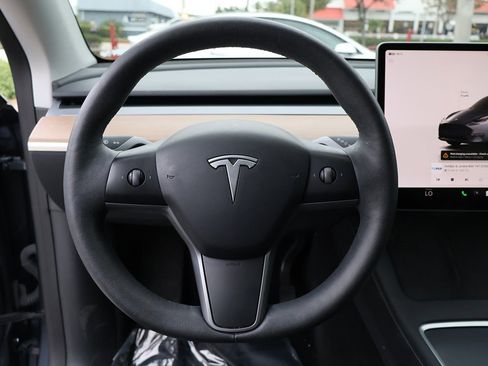 Used 2023 Tesla Model Y Long Range image 40