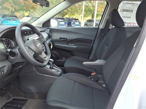 New 2025 Nissan Kicks Play S image 5
