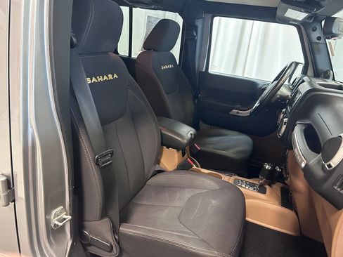Used 2013 Jeep Wrangler Unlimited Sahara w/ Connectivity Group AWD/4WD image 18