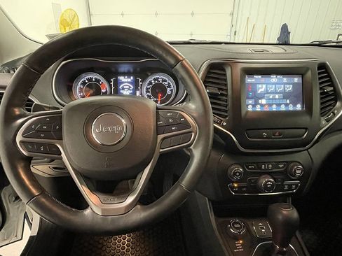 Used 2020 Jeep Cherokee Latitude Plus w/ Cold Weather Group image 36