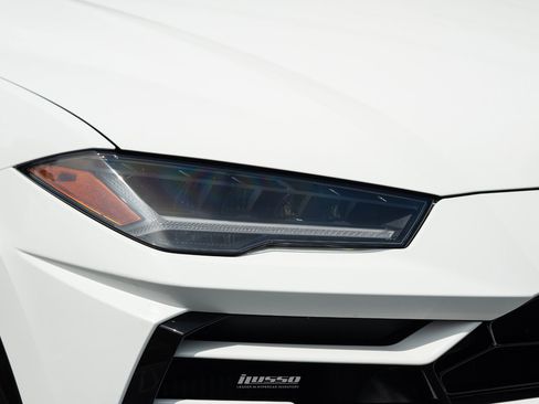 Used 2021 Lamborghini Urus AWD/4WD image 5