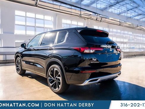 Used 2022 Mitsubishi Outlander SE image 31