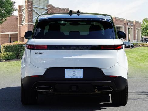 Used 2024 Land Rover Range Rover Sport SE AWD/4WD image 5