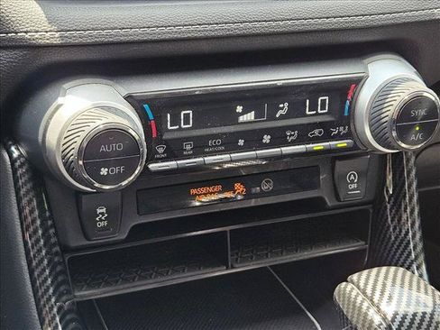 Used 2021 Toyota RAV4 XLE w/ Convenience Package FWD image 13