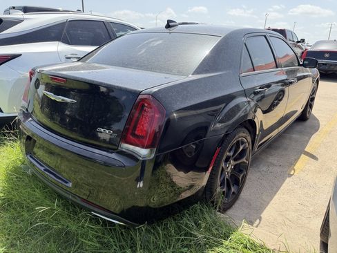 Used 2019 Chrysler 300 S RWD image 4
