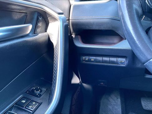 Used 2019 Toyota RAV4 Limited FWD image 33