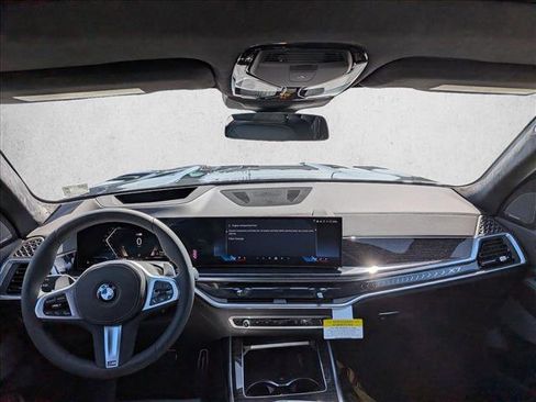 New 2026 BMW X7 xDrive40i w/ M Sport Package AWD/4WD image 15