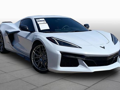 Used 2024 Chevrolet Corvette Z06 RWD image 3