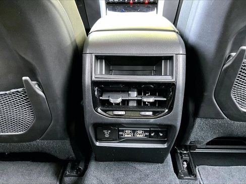 Certified 2023 Jeep Grand Cherokee Limited w/ Luxury Tech Group II AWD/4WD image 17