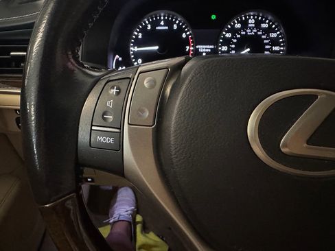 Used 2015 Lexus ES 350 w/ Luxury Package image 22