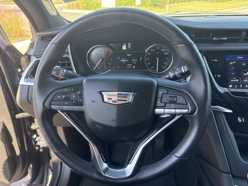 Used 2025 Cadillac XT6 Premium Luxury image 31