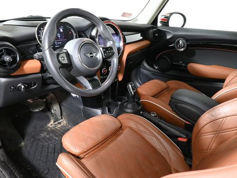 Certified 2022 MINI Cooper 2-Door Hardtop image 4