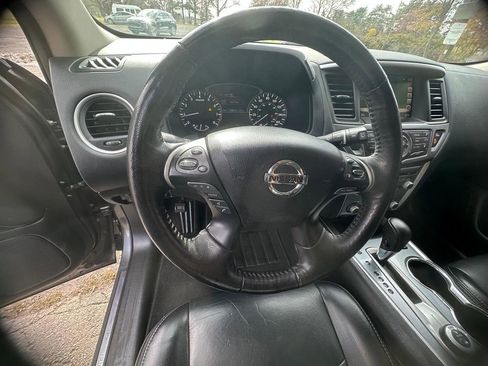 Used 2020 Nissan Pathfinder SL image 21