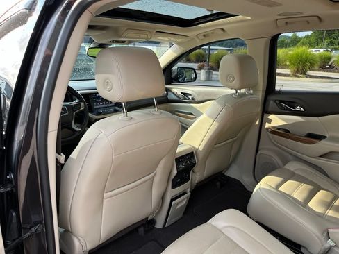 Used 2017 GMC Acadia Denali w/ Technology Package FWD image 9