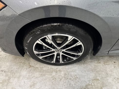 Used 2025 Volkswagen Jetta Sport image 9