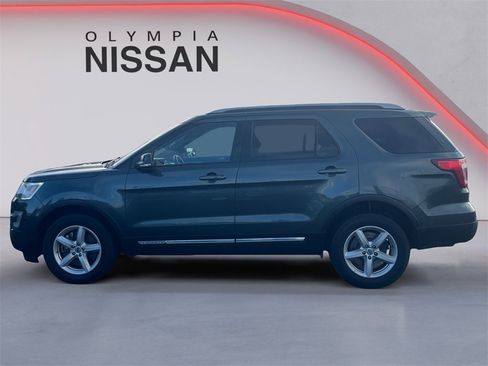 Used 2016 Ford Explorer XLT w/ Equipment Group 202A image 2